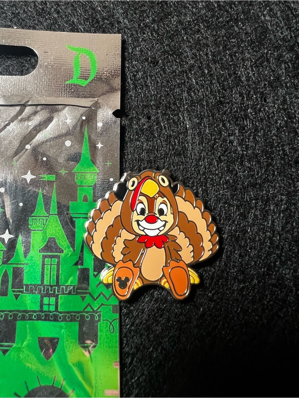 Disney hidden Mickey Thanksgiving Dale wave A 2026 - Picture 3 of 4